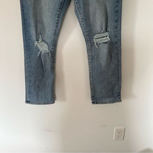 Levi's Medium Wash Wedgie Straight Distressed Denim Jeans 31x28 - Picture 8 of 16